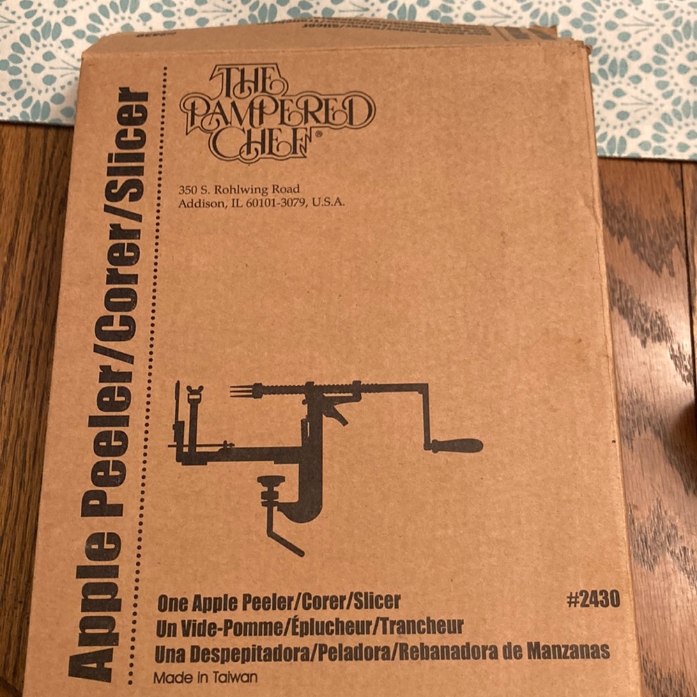 Pampered chef apple peeler/corer/slicer